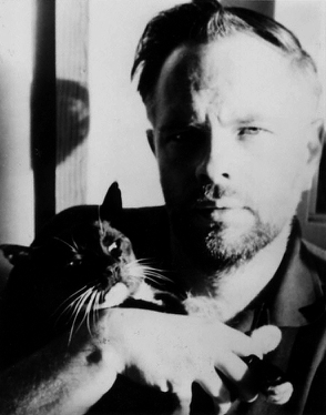 PHILIP K. DICK
(1928-1982)


J'ai écrit plus de trente romans et plus d'une centaine de nouvelles, et je n'ai toujours pas compris ce qu'était le réel. Un jour, une étudiante canadienne à l'université m'a demandé de définir la réalité pour un mémoire de philo qu'elle devait écrire. Elle voulait une réponse en une phrase. J'ai réfléchi à la question et j'ai répondu: « La réalité c'est ce qui, quand on cesse d'y croire, ne s'en va pas. » Je ne pouvais pas en dire plus. C'était en 1972, et depuis, je n'ai rien trouvé de plus lucide pour définir la réalité.